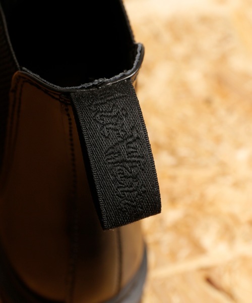 And A(アンドエー)の「Dr.Martens ドクターマーチン / 2976 MONO モノ チェルシーブーツ サイドゴアブーツ(ブラックステッチ) / 25685001(ブーツ・レディース・ブラック・23cm/24cm/25cm/22cm)」の2枚目の写真