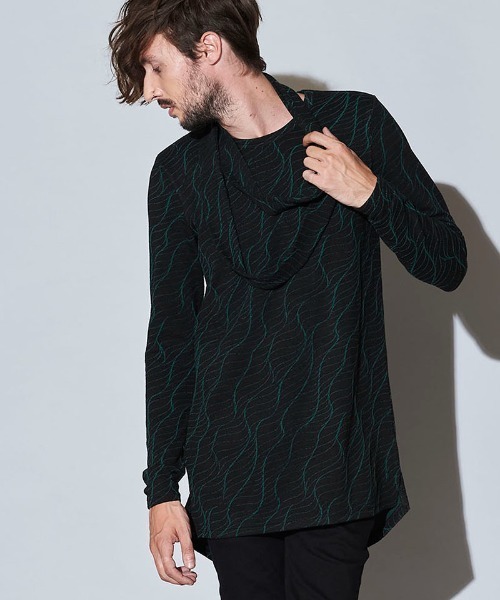 NO ID.(ノーアイディ)の「mlt3585-スヌード付ヘムラウンドロンT(Tシャツ/カットソー・メンズ・レッド/グリーン/ホワイト・2/1)」の1枚目の写真