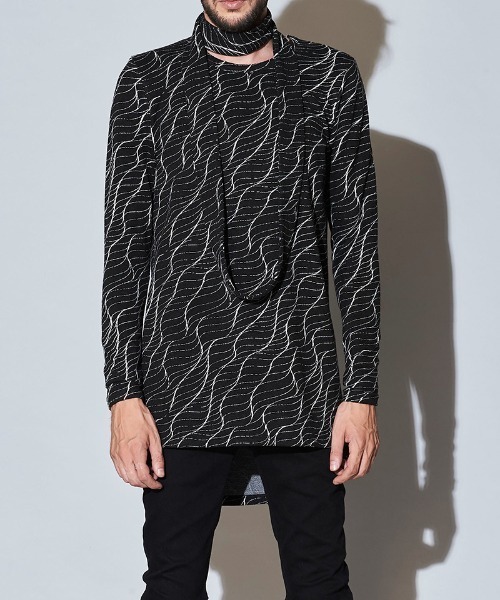 NO ID.(ノーアイディ)の「mlt3585-スヌード付ヘムラウンドロンT(Tシャツ/カットソー・メンズ・レッド/グリーン/ホワイト・2/1)」の4枚目の写真