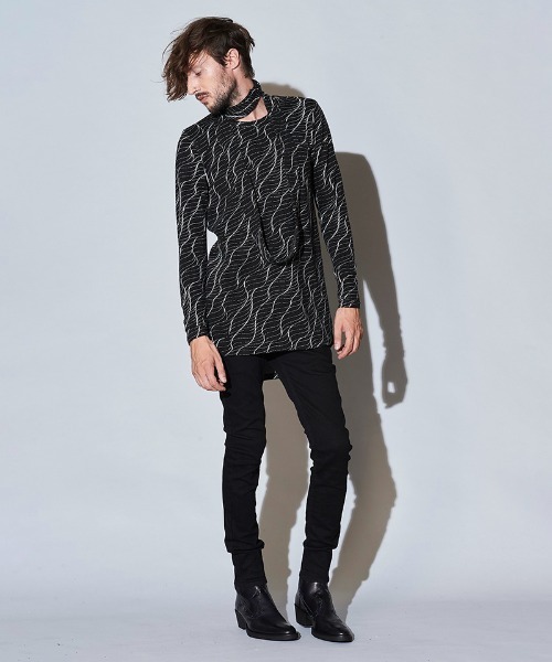 NO ID.(ノーアイディ)の「mlt3585-スヌード付ヘムラウンドロンT(Tシャツ/カットソー・メンズ・レッド/グリーン/ホワイト・2/1)」の5枚目の写真