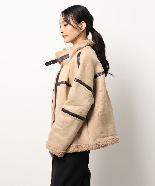 BLUEEAST(ブルーイースト)の「フェイクムートンボアブルゾン フライトジャケット/B-3 ムスタン(ムートンコート・レディース・ベージュ/ブラウン・MEDIUM)」の4枚目の写真