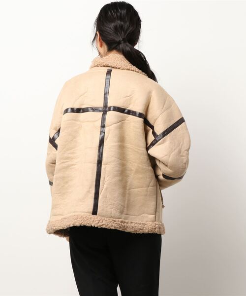 BLUEEAST(ブルーイースト)の「フェイクムートンボアブルゾン フライトジャケット/B-3 ムスタン(ムートンコート・レディース・ベージュ/ブラウン・MEDIUM)」の5枚目の写真