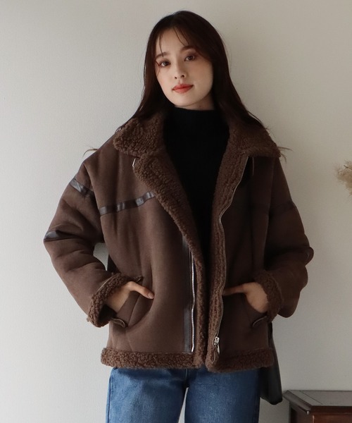 BLUEEAST(ブルーイースト)の「フェイクムートンボアブルゾン フライトジャケット/B-3 ムスタン(ムートンコート・レディース・ベージュ/ブラウン・MEDIUM)」の2枚目の写真