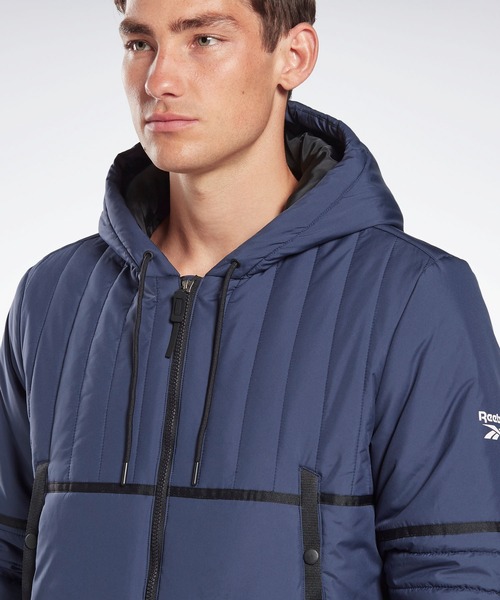 Reebok(リーボック)の「アウターウェア コア パッディド ジャケット / Outerwear Core Padded Jacket(ダウンジャケット/コート・メンズ・ブラック/ネイビー・MEDIUM/XX-LARGE/LARGE/XXX-LARGE/X-LARGE/SMALL)」の9枚目の写真