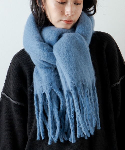 ANGIE（アンジー）の「ボリュームフリンジマフラー（マフラー・レディース・ライトグレー/イエロー/ブルー/グリーン/アイボリー/キャメル・FREE）」の4枚目の写真