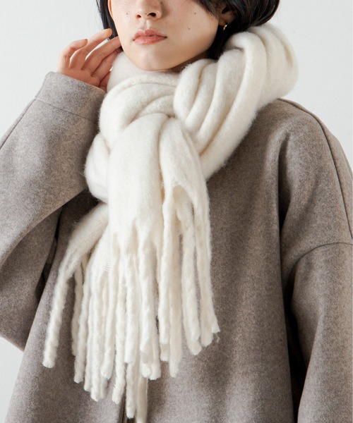 ANGIE（アンジー）の「ボリュームフリンジマフラー（マフラー・レディース・ライトグレー/イエロー/ブルー/グリーン/アイボリー/キャメル・FREE）」の2枚目の写真