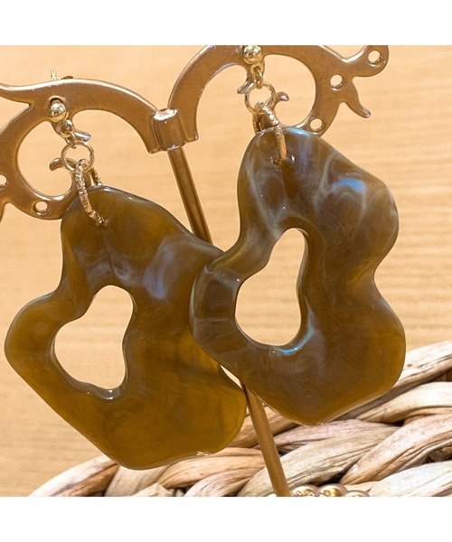 tone(トーン)の「【LoveAmooN】simplewave brownmarble (MA)(ピアス(両耳用)・レディース・ゴールド・FREE)」の2枚目の写真