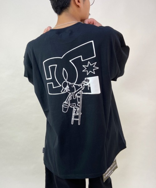 DC(ディーシー)の「DC/ディーシー ワイドフィット バックプリントTシャツ DST221025(Tシャツ/カットソー・メンズ・ブラック/ホワイト/ベージュ・M/XL/L/2XL)」の1枚目の写真