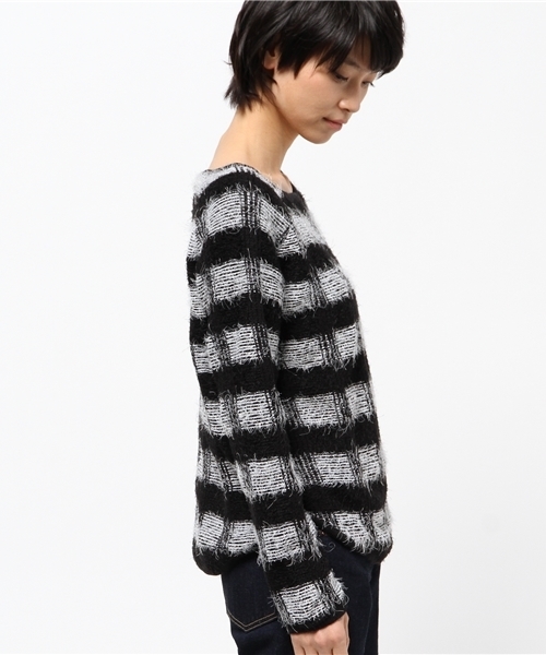 OUTLET（アウトレット）の「【CAPRICIEUX LE'MAGE】フェザーヤーンチェックプルオーバー（ニット/セーター・レディース・ブラック/ネイビー・FREE）」の4枚目の写真