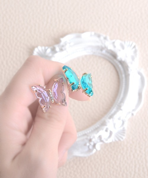 TONE SELECT GOODS(トーンセレクトグッズ)の「【float】バタフライ 蝶 カラー ピアス プチプラ(ピアス(両耳用)・レディース・ブルー/パープル/ブラック/ライトピンク/クリア/グリーン/イエロー・FREE)」の9枚目の写真