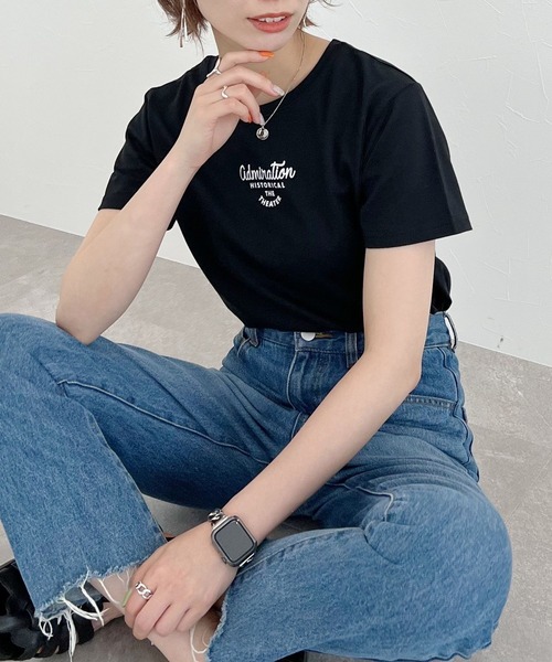 mysty woman(ミスティウーマン)の「コンパクトミニロゴTシャツ 275117(Tシャツ/カットソー・レディース・ブラック/ベージュ/オフホワイト・FREE)」の2枚目の写真