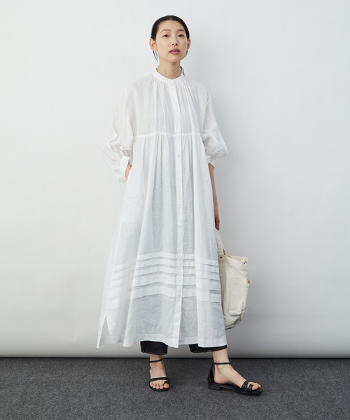 LOISIR(ロワズィール)の「ラミーワッシャータックディテールワンピース(シャツワンピース・レディース・オフホワイト/チャコール/ブルー・FREE)」の2枚目の写真