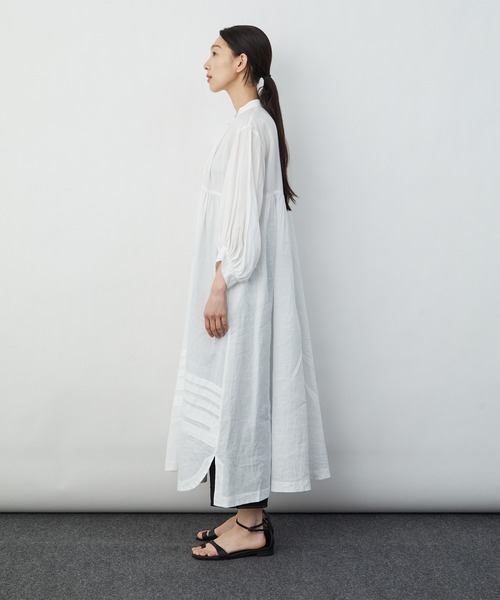 LOISIR(ロワズィール)の「ラミーワッシャータックディテールワンピース(シャツワンピース・レディース・オフホワイト/チャコール/ブルー・FREE)」の15枚目の写真