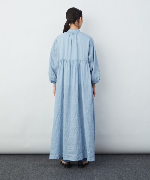 LOISIR(ロワズィール)の「ラミーワッシャータックディテールワンピース(シャツワンピース・レディース・オフホワイト/チャコール/ブルー・FREE)」の11枚目の写真