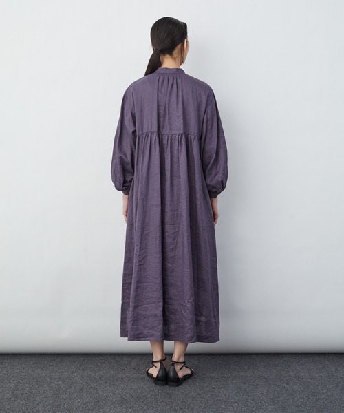 LOISIR(ロワズィール)の「ラミーワッシャータックディテールワンピース(シャツワンピース・レディース・オフホワイト/チャコール/ブルー・FREE)」の20枚目の写真