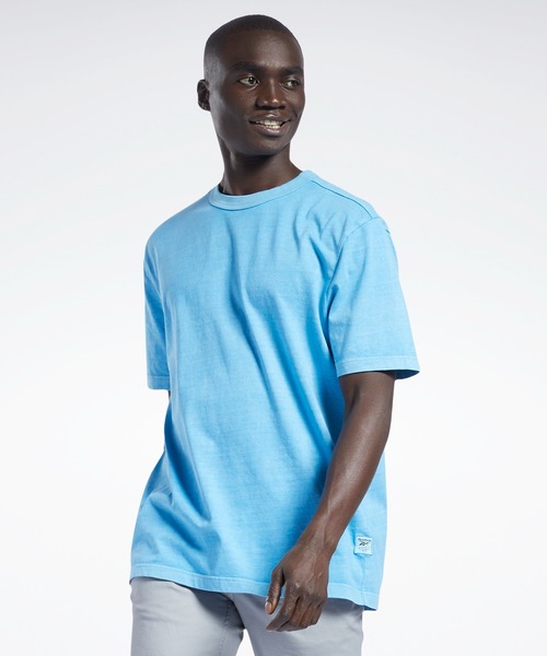 Reebok(リーボック)の「クラシックス ナチュラルダイ Tシャツ / Classics Natural Dye T-Shirt /(Tシャツ/カットソー・メンズ・ライトグレー/オフホワイト/グリーン系その他/スカイブルー・SMALL/MEDIUM/LARGE/X-LARGE/XX-LARGE/XXX-LARGE/X-SMALL)」の1枚目の写真