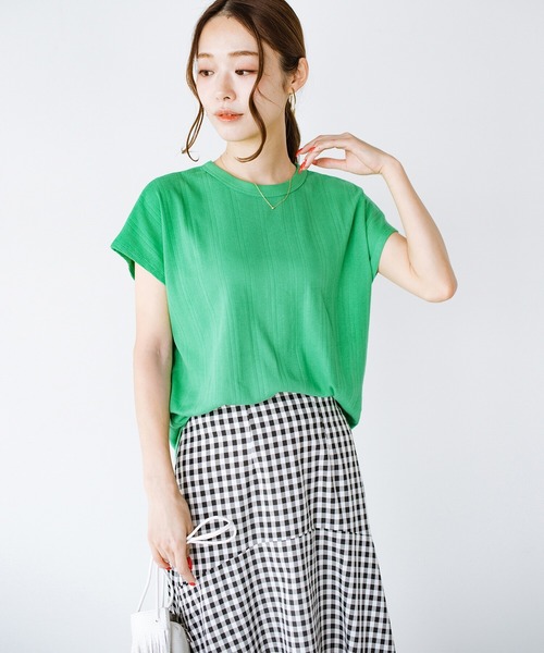 haco!(ハコ)の「Tシャツ苦手派の大人でも着やすい!便利なちょい袖ランダムテレコトップス by que made me(Tシャツ/カットソー・レディース・ブラック/オフホワイト/グリーン・SMALL/MEDIUM/LARGE/X-LARGE)」の1枚目の写真