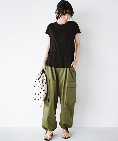 haco!(ハコ)の「Tシャツ苦手派の大人でも着やすい!便利なちょい袖ランダムテレコトップス by que made me(Tシャツ/カットソー・レディース・ブラック/オフホワイト/グリーン・SMALL/MEDIUM/LARGE/X-LARGE)」の4枚目の写真