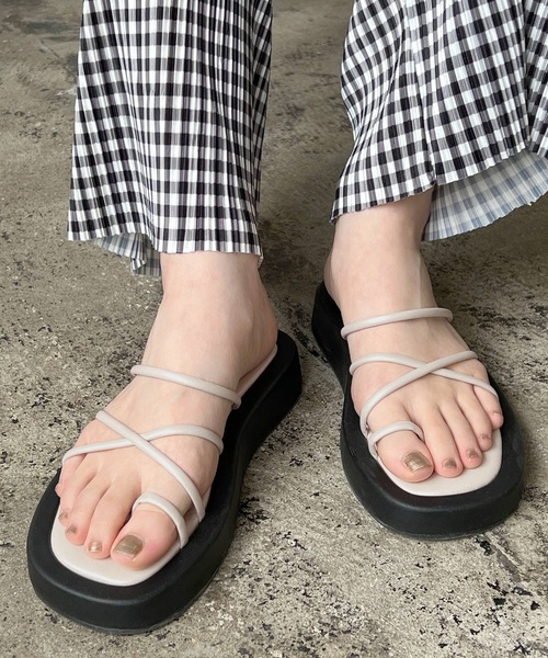 LIAN(リアン)の「厚底レースアップサンダル(サンダル・レディース・アイボリー/ブラック/ベージュ・SMALL/MEDIUM/LARGE)」の12枚目の写真