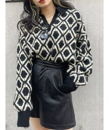 ダイヤモチーフオープンカラーニット