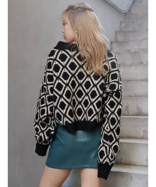 EVRIS（エヴリス）の「ダイヤモチーフオープンカラーニット（ニット/セーター・レディース・ブラック/ネイビー/ブルー・FREE）」の17枚目の写真