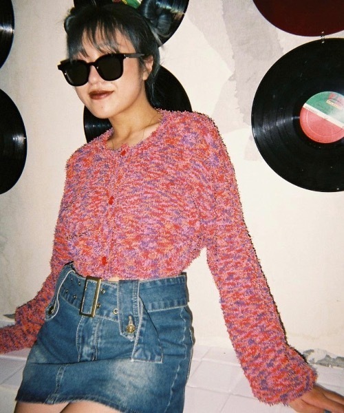 SHAGGIE（シャギー）の「MIXカールヤーンボリュームスリーブクロップカーディガン（カーディガン/ボレロ・レディース・グレー/レッド/イエロー・FREE）」の9枚目の写真