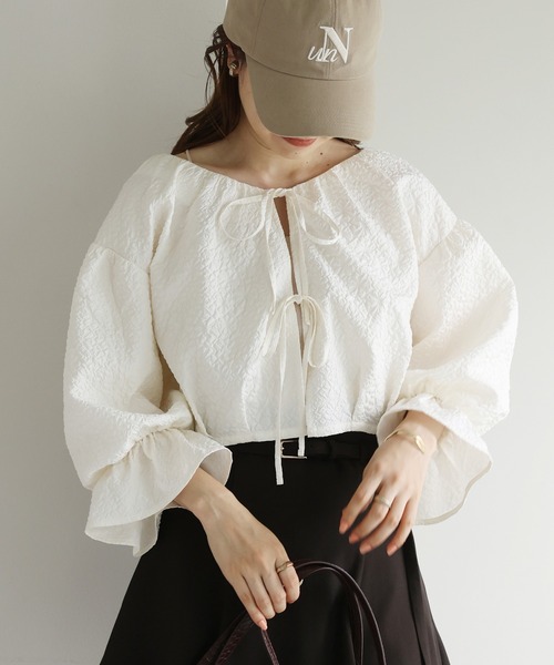 one after another NICE CLAUP（ワンアフターアナザーナイスクラップ）の「前後2WAYジャガード羽織り（シャツ/ブラウス・レディース・ブラック/ベージュ/アイボリー・FREE）」の2枚目の写真