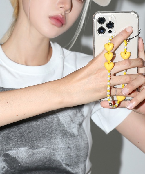 FOLLOWIN（フォロウィン）の「ハートモチーフスマホストラップ（スマホケース/カバー・レディース・ブラック/レッド/イエロー・ONE SIZE）」の9枚目の写真