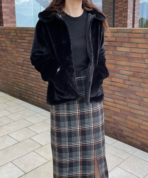 LAUIR（ラウアー）の「オーバーサイズファージャケット（その他アウター・レディース・ブラック/ダークグリーン/ライトブラウン・MEDIUM/LARGE）」の6枚目の写真