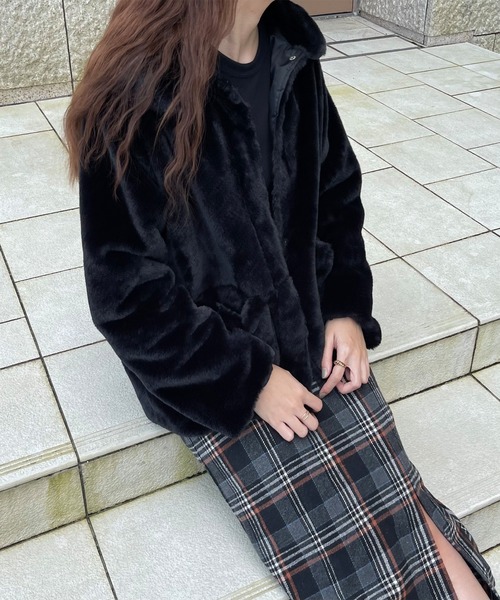 LAUIR（ラウアー）の「オーバーサイズファージャケット（その他アウター・レディース・ブラック/ダークグリーン/ライトブラウン・MEDIUM/LARGE）」の7枚目の写真