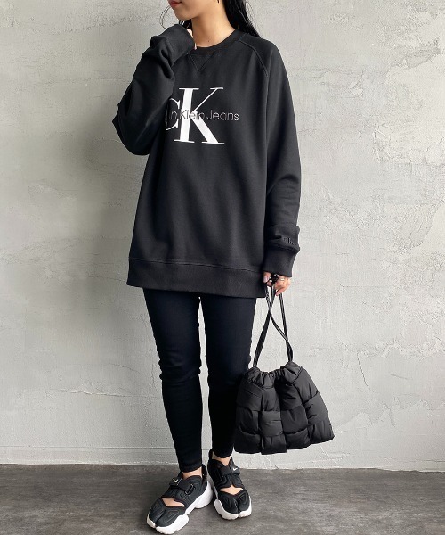 Calvin Klein Jeans（カルヴァンクラインジーンズ）の「[Calvin Klein Jeans/カルバンクラインジーンズ] モノグラムロゴ クルーネックスウェット（スウェット・レディース・ブラック/ホワイト・M/L）」の13枚目の写真
