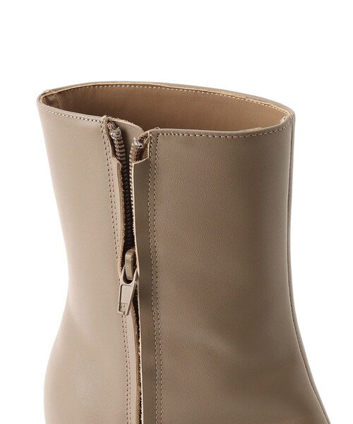 DRESSTERIOR(ドレステリア)の「◆【CLASSY.12月号掲載】スクエアショートブーツ(ブーツ・レディース・ブラック/ライトベージュ/ボルドー・55/65/75)」の14枚目の写真