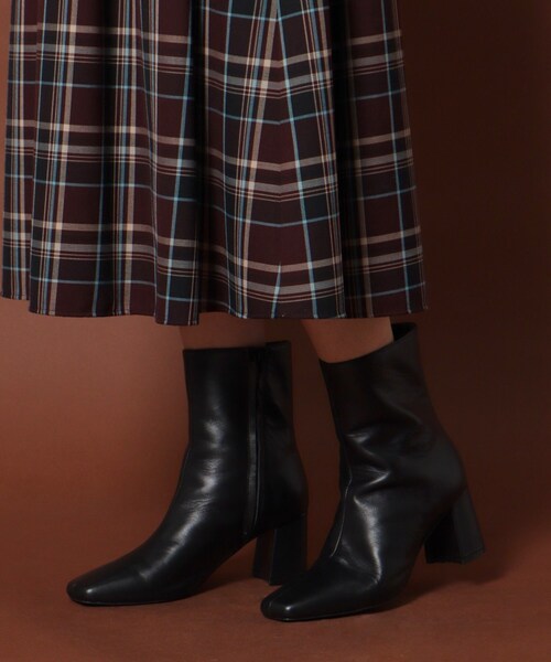 DRESSTERIOR(ドレステリア)の「◆【CLASSY.12月号掲載】スクエアショートブーツ(ブーツ・レディース・ブラック/ライトベージュ/ボルドー・55/65/75)」の8枚目の写真