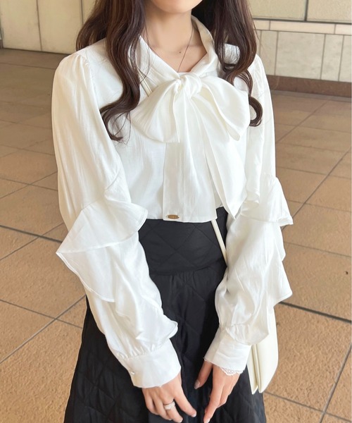 apres jour(アプレジュール)の「チャーム付きボウタイブラウス【ZOZOTOWN限定アイテム】(シャツ/ブラウス・レディース・ピンクベージュ/オフホワイト/モカ/ブラック・フリー/X-LARGE)」の9枚目の写真