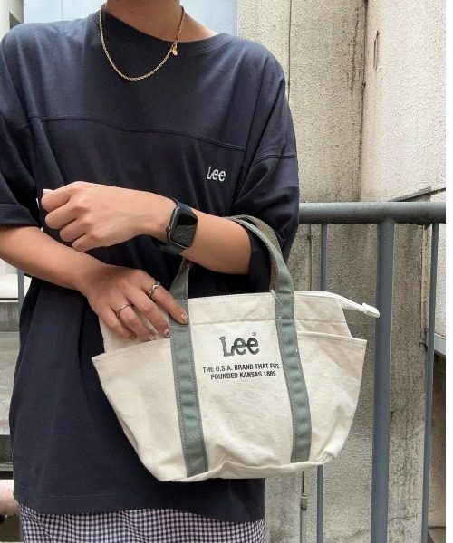 Lee(リー)の「【Lee】LEEポケットミニトート(トートバッグ・レディース・ベージュ/カーキブラウン・ONE SIZE)」の2枚目の写真