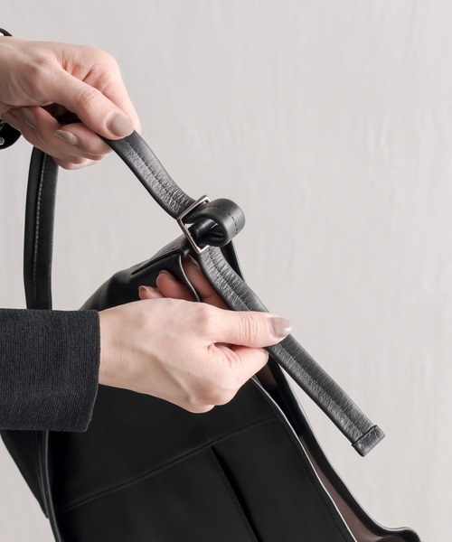 イアパピヨネ マチありスライドショルダーバッグ レザー Lサイズ 黒 ear PAPILLONNER（イアパピヨネ）の「マチありスライド