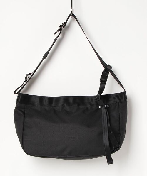 CHROME（クローム）の「CHROME/クローム ショルダーバック NEWSPAPER MESSENGER SM 9L 耐水 JP198BK（ショルダーバッグ・メンズ・ブラック・FREE）」の4枚目の写真