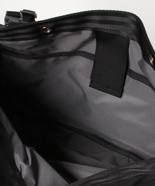 CHROME（クローム）の「CHROME/クローム ショルダーバック NEWSPAPER MESSENGER SM 9L 耐水 JP198BK（ショルダーバッグ・メンズ・ブラック・FREE）」の3枚目の写真