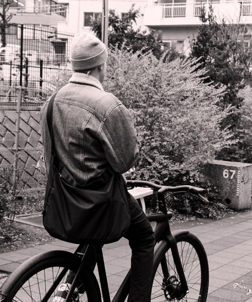 CHROME（クローム）の「CHROME/クローム ショルダーバック NEWSPAPER MESSENGER SM 9L 耐水 JP198BK（ショルダーバッグ・メンズ・ブラック・FREE）」の11枚目の写真