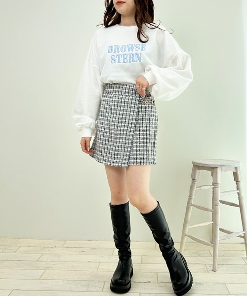 INGNI(イング)の「刺しゅうロゴプルオーバー(スウェット・レディース・ホワイト×ブルー/ホワイト×ピンク/サックスブルー・M)」の5枚目の写真