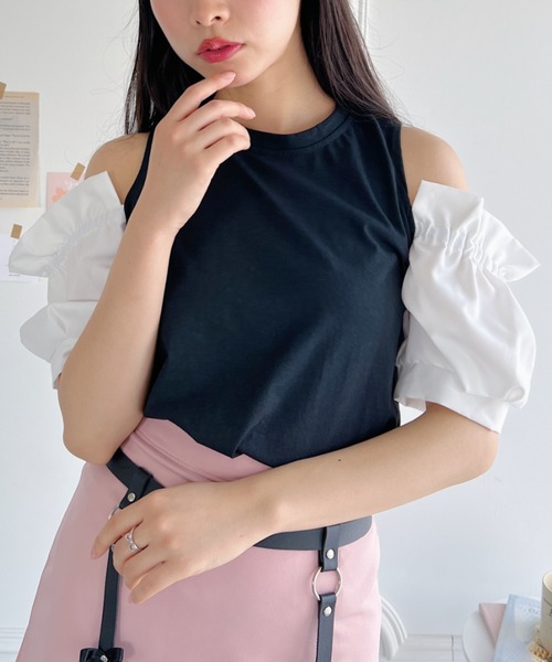 Loueme(ルエム)の「オープンショルダーボリュームスリーブトップス(Tシャツ/カットソー・レディース・ホワイト/ブラック・FREE)」の1枚目の写真