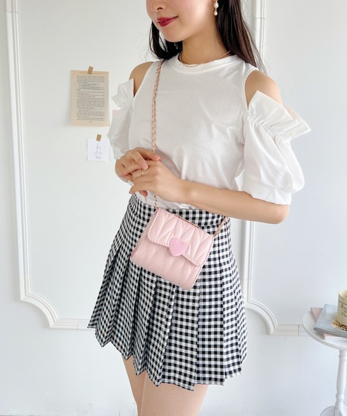 Loueme(ルエム)の「オープンショルダーボリュームスリーブトップス(Tシャツ/カットソー・レディース・ホワイト/ブラック・FREE)」の5枚目の写真