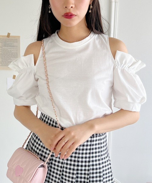 Loueme(ルエム)の「オープンショルダーボリュームスリーブトップス(Tシャツ/カットソー・レディース・ホワイト/ブラック・FREE)」の3枚目の写真