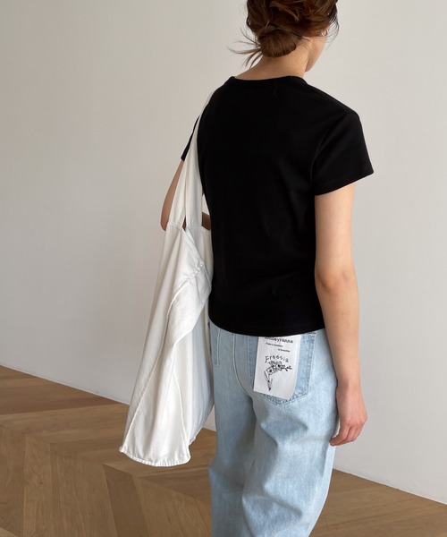 CANAL JEAN(キャナルジーン)の「El mar(エルマール) クルーネック袖ステッチコンパクトTシャツ(Tシャツ/カットソー・レディース・ホワイト/ブラック/ブルー・ONE SIZE)」の6枚目の写真