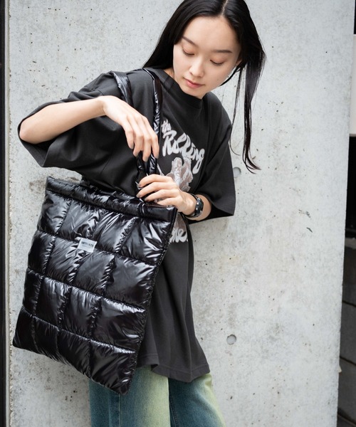 WEGO（ウィゴー）の「WEGO/パデッドトート（トートバッグ・レディース・その他1/ブラック/ホワイト/シルバー・FREE）」の5枚目の写真