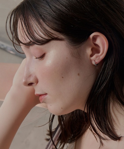 Phoebe（フィービィー）の「【金属アレルギー対応】ワンタッチビジューフープミニピアス/サージカルステンレス/ジェンダーレス（ピアス（両耳用）・レディース・シルバー/イエローゴールド/ピンクゴールド・FREE）」の10枚目の写真