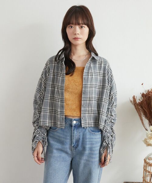 RETRO GIRL(レトロガール)の「袖シャーリングチェックSH(シャツ/ブラウス・レディース・ナチュラル/ライトグレー/イエロー・FREE)」の13枚目の写真
