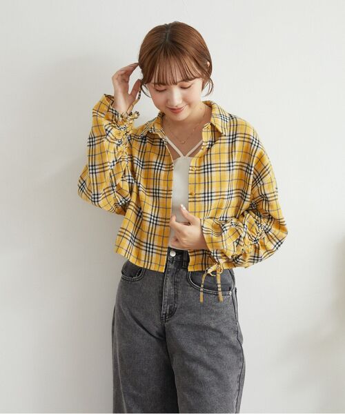 RETRO GIRL(レトロガール)の「袖シャーリングチェックSH(シャツ/ブラウス・レディース・ナチュラル/ライトグレー/イエロー・FREE)」の6枚目の写真