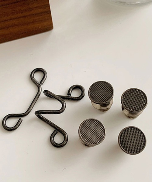 florist（フローリスト）の「ウエスト調整アジャスターバックル（ベルト・レディース・ゴールド系1/ブラック系2/ホワイト系3/ブラック系4/ホワイト系5/ブラウン系1/ホワイト系1/ブラック系5/シルバー系1/アイボリー系1/ブラック系1/ブラック系3/ホワイト系4・M/L）」の5枚目の写真