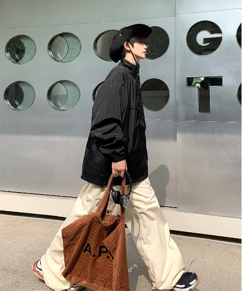 neos（ネオス）の「【neos -addictive design-】ルーズシルエット ナイロンライク ハーフジップ アノラック プルオーバー（ナイロンジャケット・メンズ・ブラック/ライトベージュ/パープル・MEDIUM/X-LARGE/LARGE）」の10枚目の写真